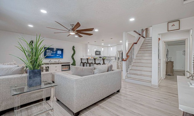 Humble Casa | Houston/IAH Escape: Free Parking, Wi-Fi, Sleeps 14, & 10 mins from IAH
