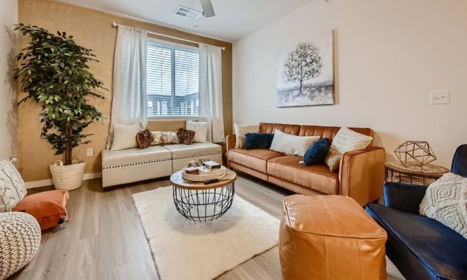 Downtown Baltimore Apartamento | Posh Penthouse Inner Harbor::Family:Sports