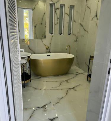 Humewood Apartamento | Posh Spot on the beachfront sleeps 5