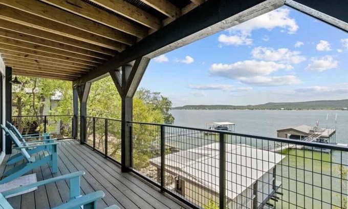 Graford Casa | Possum Kingdom's Reel Scenic Haus, 3bd/2ba sleeps 8 waterfront w/beautiful views