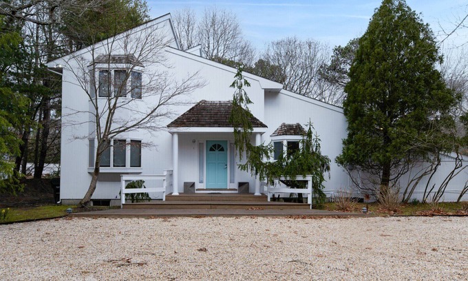 Quogue Casa | Post-Modern-style home with coastal-style bedrooms, an open-floor plan, a...