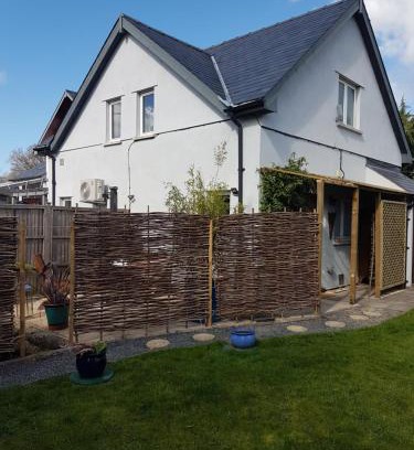 Glangrwyney Apartamento | Post Office Row Apartment and garden