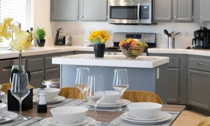 North Las Vegas Casa | Postmodern 4BR Vegas Retreat w/ Pool and BBQ Grill