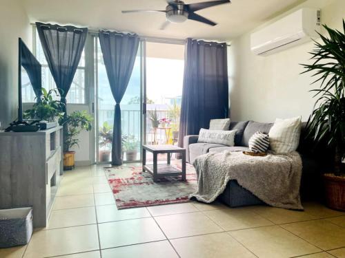 Estancias de Isabela Apartamento | Pothos Beach PH 3BR Apt w Rooftop w Pool Access