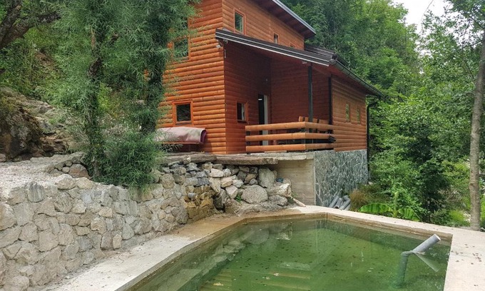 Konjic Chalet De Esquí | Potok kuca sa bazenom