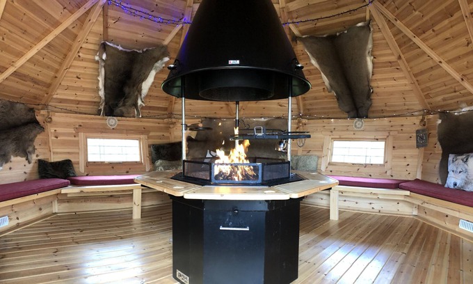 Burton on Trent Cabaña | Potter’s Lodge Luxury Yurt at Peake’s Retreats glampsite, capacidad para 6 personas con bañera de hidromasaje