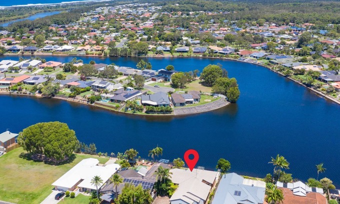 Pottsville Casa | Welcome to Waterfront Sapphire, an absolutely breath-taking holiday home.