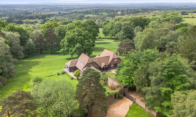 Crowborough Casa | Poundgate Park Holiday House 8 Bedroom in 2 adjoining properties ,1h from London
