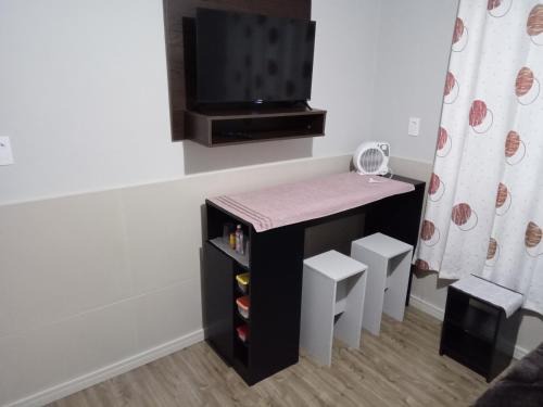 Lages Casa | POUSADA ALTERNATIVA MANU LAGES Quarto Com Banheiro no Corredor