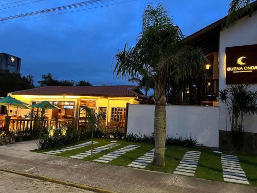 Garopaba Hotel | Pousada Buena Onda - Garopaba-SC - 50m da Praia