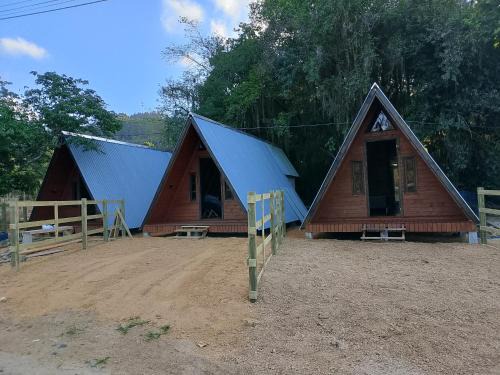 Pedras Grandes Cabina | Pousada Vale das Pedras 01