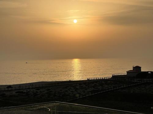 A Ver-o-Mar Apartamento | Povoa de Varzim-Sleeps4-Beachfront-Ac-Parking