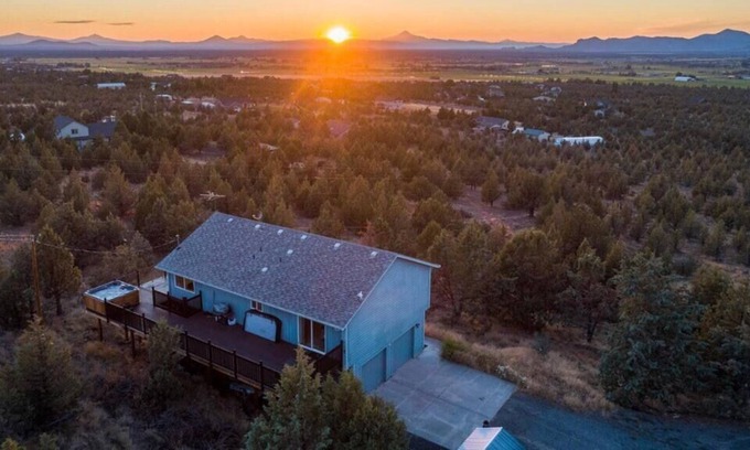 Powell Butte Casa | Powell Butte Oasis | Hot Tub + Amazing Views, Powell Butte Oasis | Hot Tub + Amazing Views