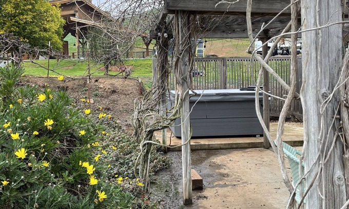 Exeter Casa | Powell Ranch Enjoy jacuzzi on beautiful farm
