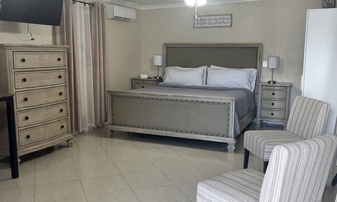 Egypt Lake-Leto Apartamento | Powhatan suite just 5 mins away from Raymond James Stadium.