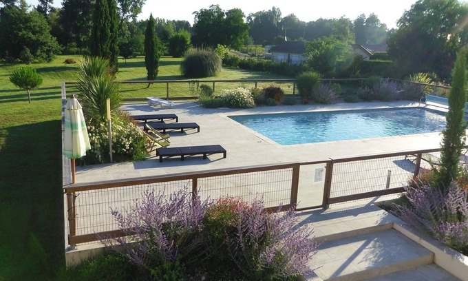 Anglade Casa | Casa de turismo amueblada de 4 **** en propiedad de 1ha2, piscina climatizada y estanque