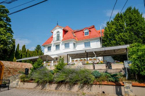 Miskolc-Tapolca Cama Y Desayuno | Prémium Panzió Miskolctapolca
