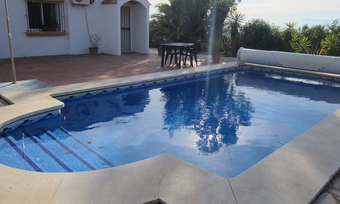 Villanueva de la Concepción Casa | Private heated pool; sleeps up to 5; a/c and heating; beautiful location; wifi.