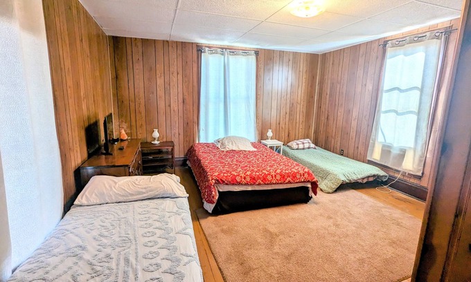 Oblong Casa | Practical 3 BR House in Oblong, 1 & 1/2 Bathrooms