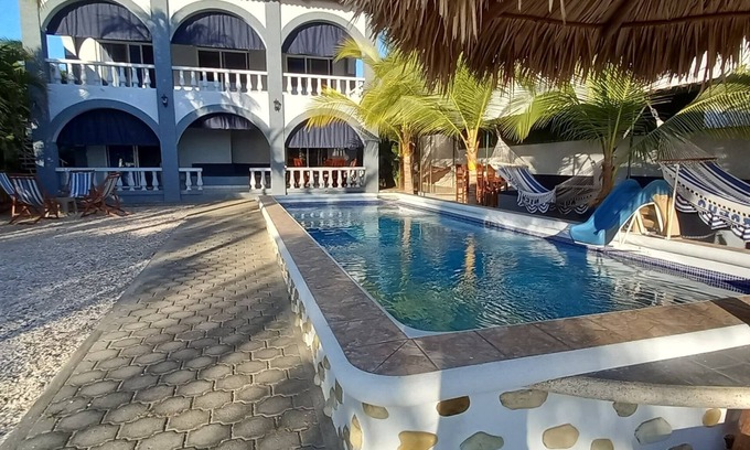 Managua Casa | Praga home beachfront with large pool