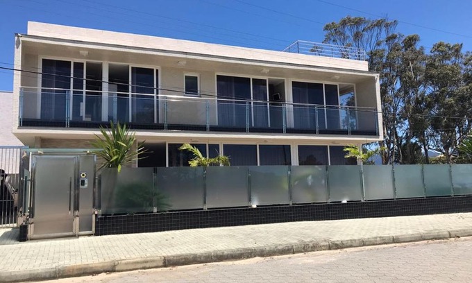 Palhoca Casa | Praia da Pinheira, alto padrão, 5 dormitórios, 4 BWC, climatizada 150 m praia