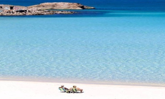 Taio Apartamento | Praia dos Anjos - Aluguel Economico