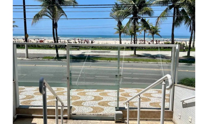 Praia Grande Apartamento | Praia Grande Paradise! Feet in the sand! Facing the Sea.