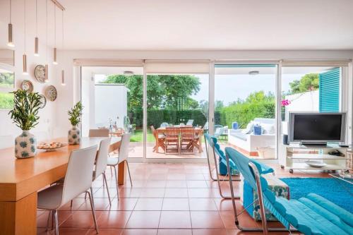 Prainha Villa | Prainha Sunny 5BR Villa (up to 13 guests)