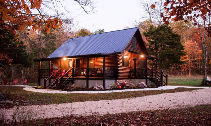 Eminence Cabina | Prairie Hollow Hideaway, acogedora cabaña de troncos de 3 habitaciones ubicada a 1 milla de Two Rivers