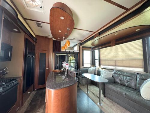 Stettler Apartamento | Prairie Junction Resort - Furnished RV Apartments
