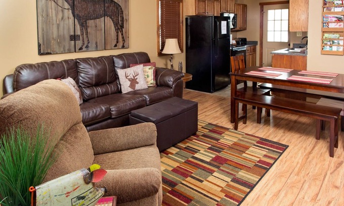 Laurelville Cabina | Prancing Doe sleeps 6, or rent all 4 for 20. Horseback riding across the Rd!