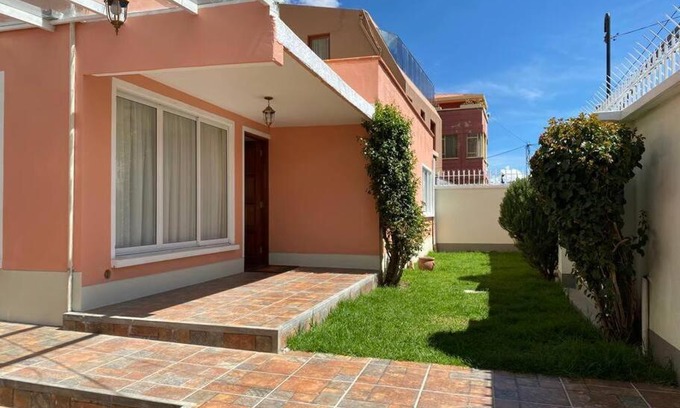 Macrodistrito Sur Casa | Preciosa casita en Zona Residencial de La Paz