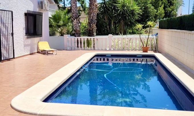 Orihuela Costa Chalet De Esquí | PRECIOSA VILLA GRANDE RECIEN REFORMADA CON PISCINA PRIVADA A 200 m DE LA PLAYA