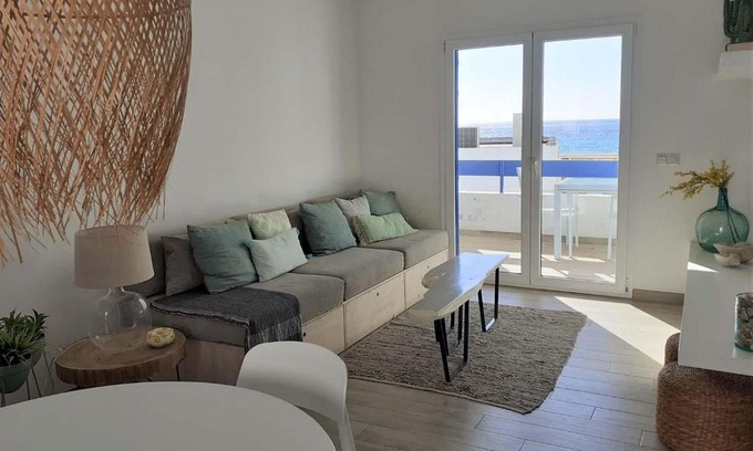 Agua Amarga Apartamento | Precioso Apartamento a 20 metros del mar