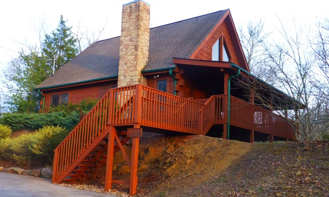 Sevierville Cabina | Un gran lugar para relajarse! Rey, camas grandes, Bañera de hidromasaje, piscina, parrilla de barbacoa