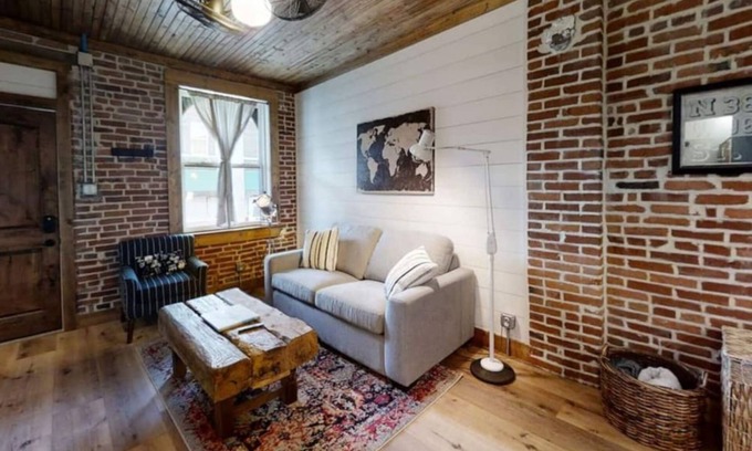 The Hill Condominio | Premier House in the Heart of the "The Hill"