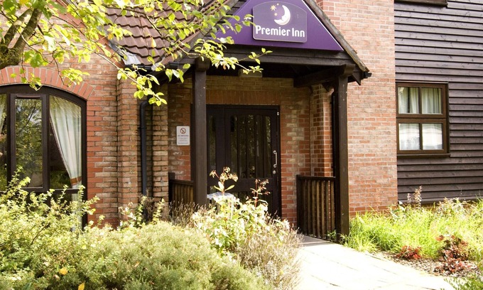 Pencoed Hotel | Premier Inn Bridgend - M4 J35