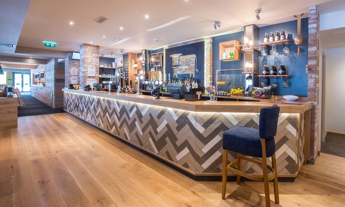 Rushmoor District Hotel | Premier Inn Farnborough Town Centre