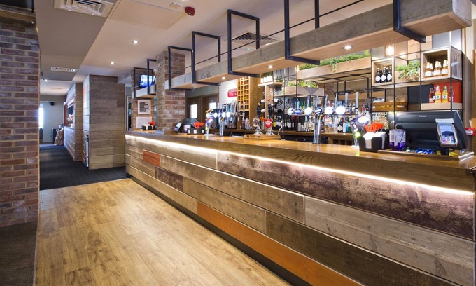 Farnham Hotel | Premier Inn Farnham