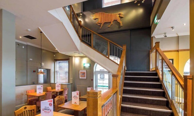 Salford Hotel | Premier Inn Manchester Salford Quays