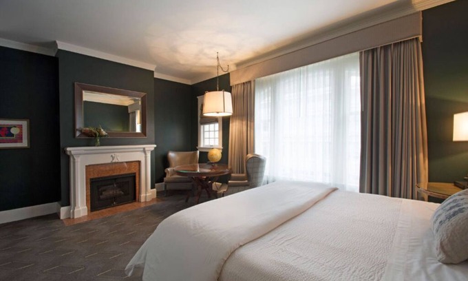 Downtown Portland Apartamento | Premier King near Boutiques and Art Galleries