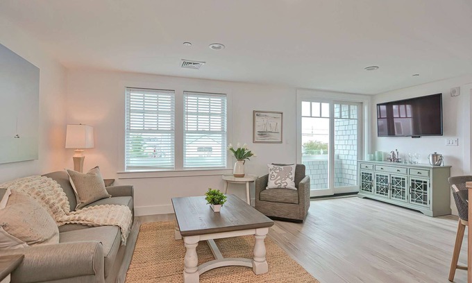 Plymouth Cultural District Apartamento | Premier Ocean View Corner Condo (875S.F.)