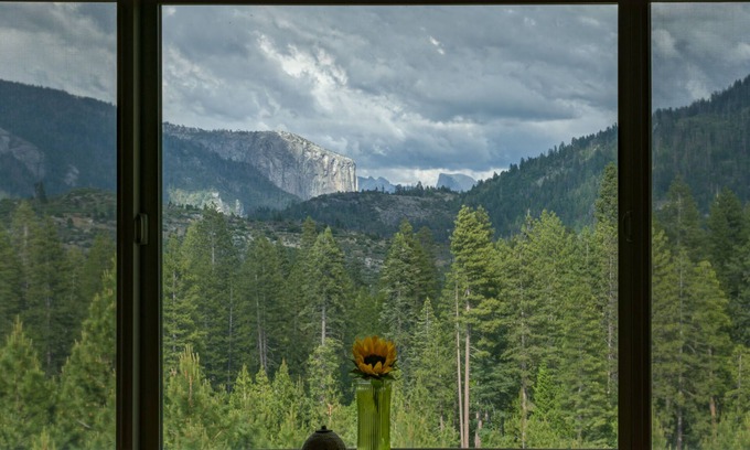 Foresta Casa | Premier Yosemite/Foresta home with views of Half Dome and El Cap from all rooms!