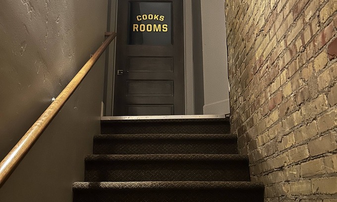 Burley Apartamento | Premium 2-bedroom deluxe luxury suite above a private speakeasy