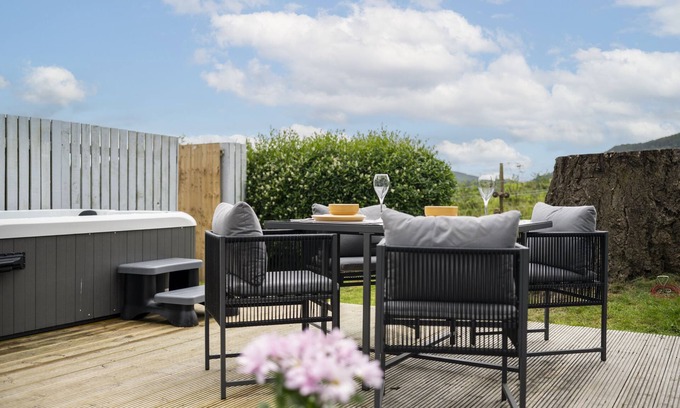 Pitlochry Cabina | Premium 2 Bedroom pet-friendly Lodge with woodburner and amazing views just outside Pitlochry, Perth