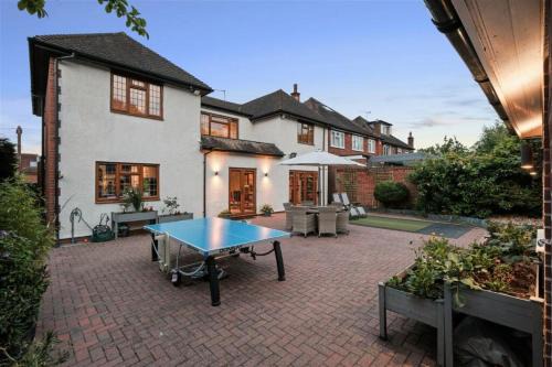 Seisdon Casa | Premium 4BR Family Home w/Garden Annex and Gym