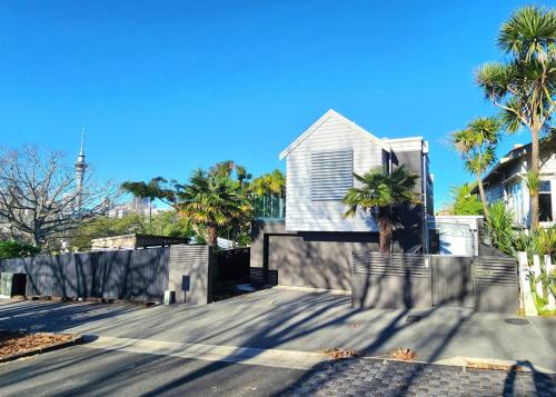 Freemans Bay Casa | Premium Abode with Plunge Pool steps to Ponsonby