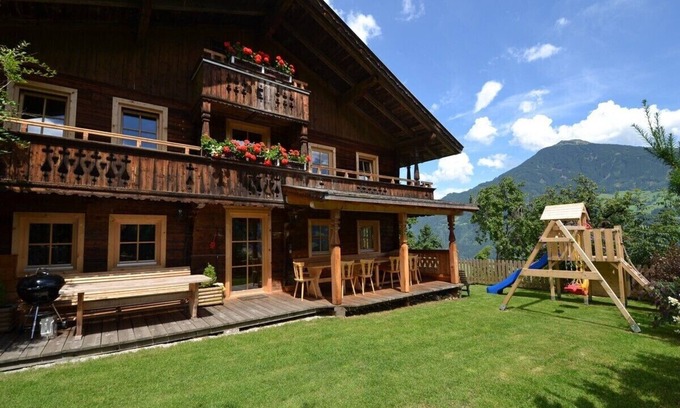 Emberg Chalet De Esquí | Chalet superior con hidromasaje, sauna, estufa, acceso directo a las pistas.