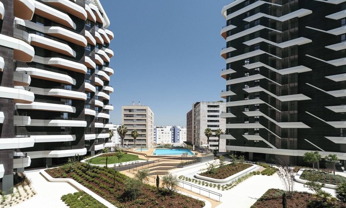 Parque das Nacoes Apartamento | HostWise - Premium Flat w/ Balcony and Pool