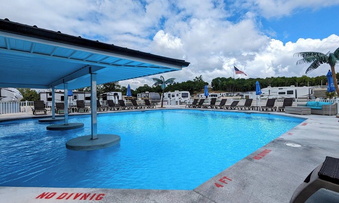 Gravois Mills Casa | Premium Lakefront RV & Golf Cart Experience